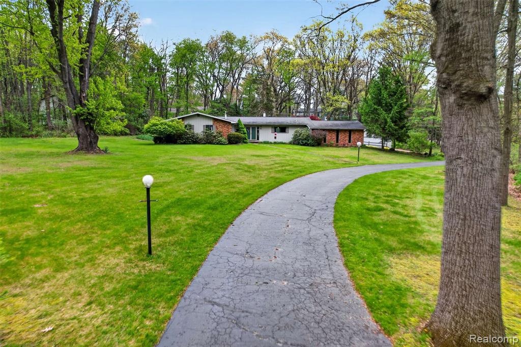 10467 McGregor Road, Pinckney, MI 48169 — front exterior