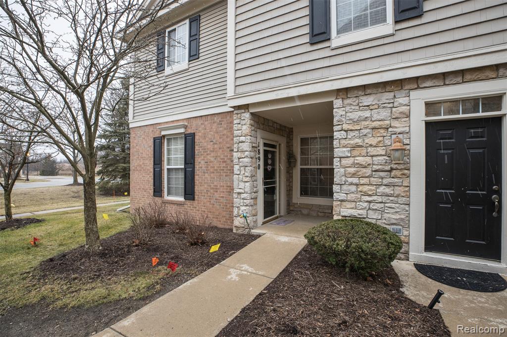 1890 Cedar Valley Drive, 38, Canton, MI 48188 — Photo 2