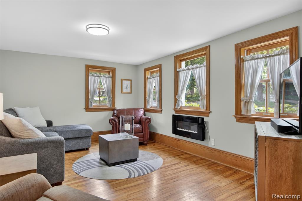 623 W Liberty Street - Photo 4
