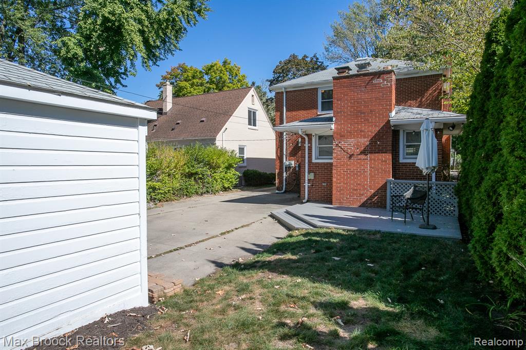 26015 ALLOR Avenue, Huntington Woods, MI — Photo 41