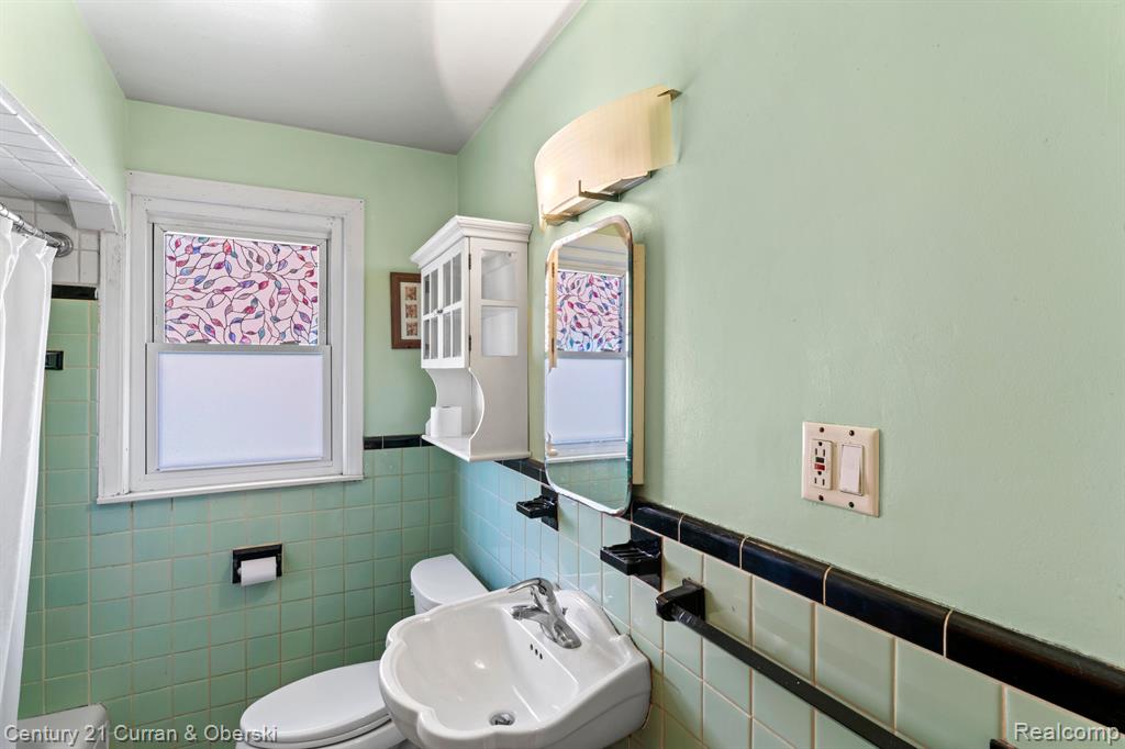 8242 RIVERDALE Street, Dearborn Heights, MI 48127 — Photo 14