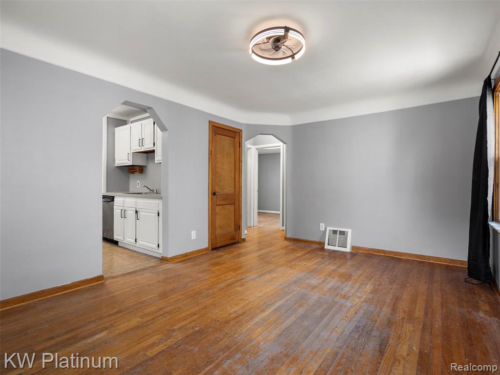 6803 Plainview Avenue, Detroit, MI 48228 — Photo 8