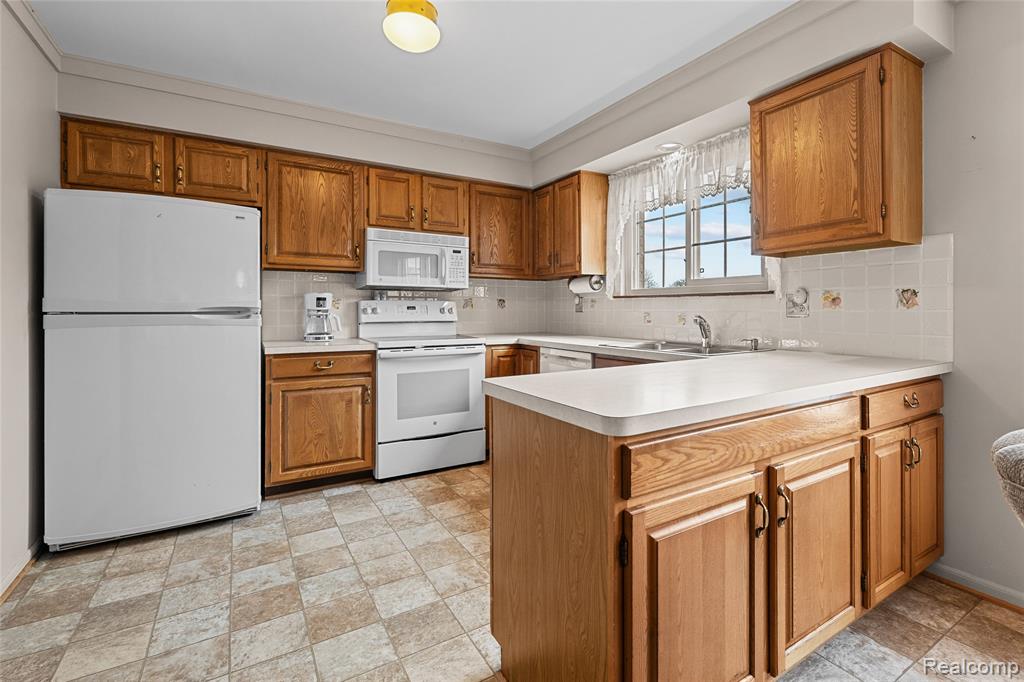 897 Augusta Drive, Rochester Hills, MI 48309 — Photo 28