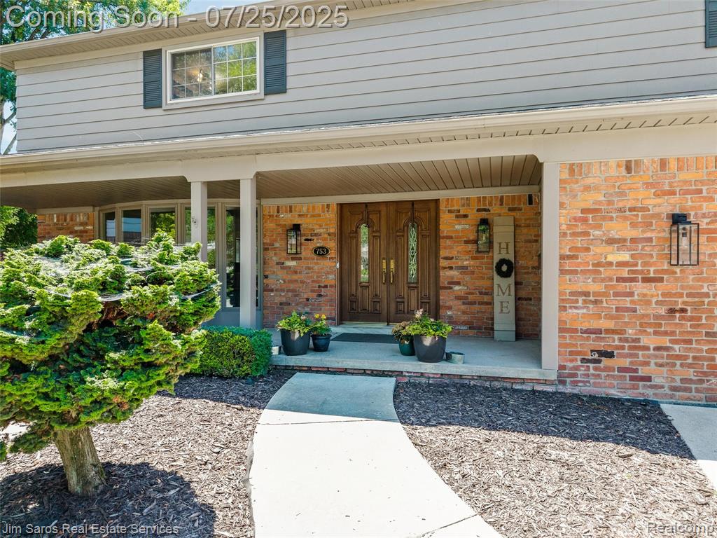 753 Perrien Place, Grosse Pointe Woods, MI 48236 — Photo 3