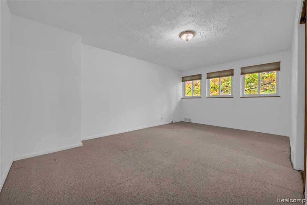 1076 Stratford Lane, Bloomfield Hills, MI 48304 — Photo 13