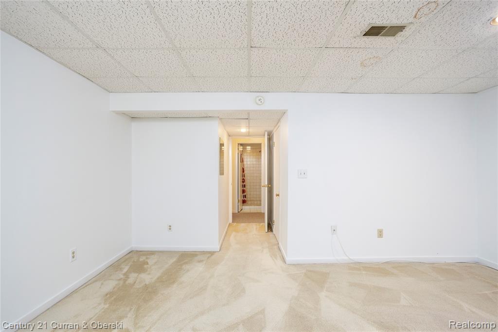 9429 Westwind Drive, Livonia, MI 48150 — Photo 28