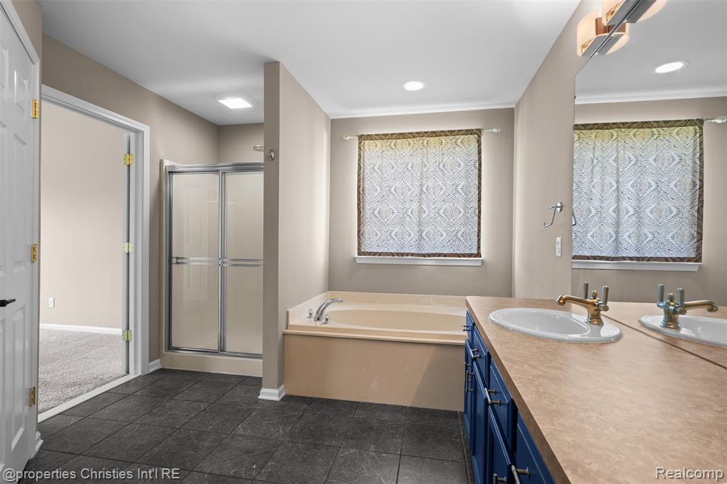 9670 Wexford Drive, Ypsilanti, MI 48198 — Photo 38