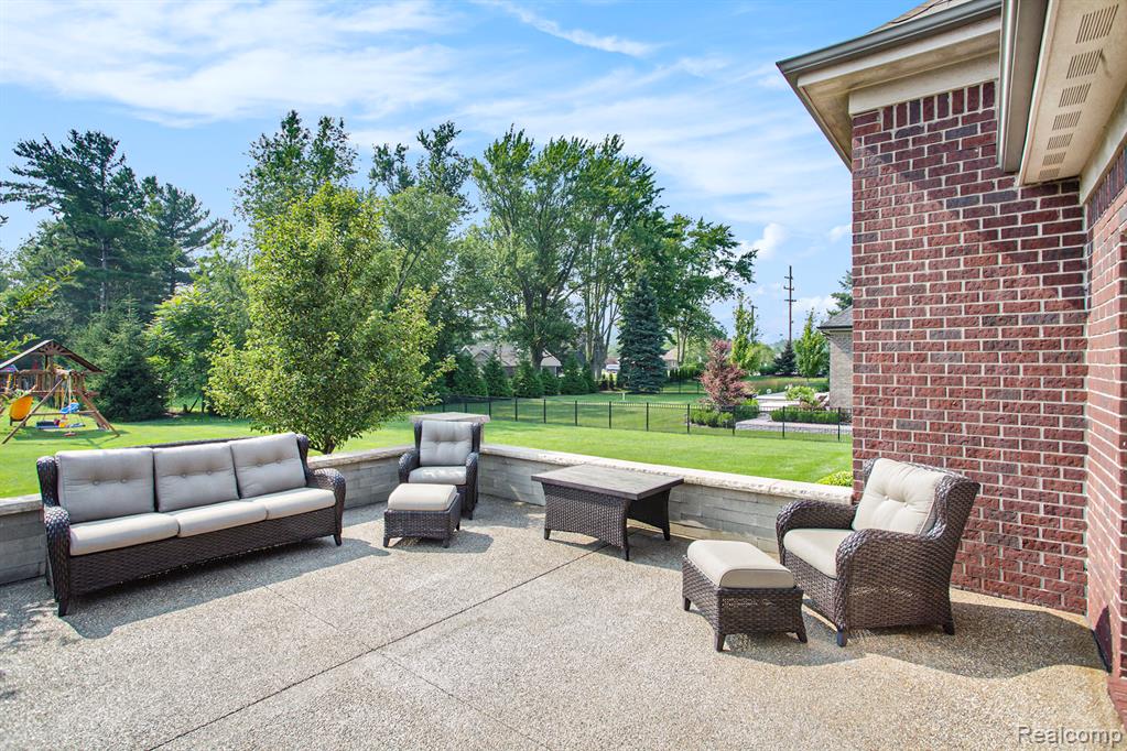 48913 Pinebrook Drive, Utica, MI 48315 — Photo 27
