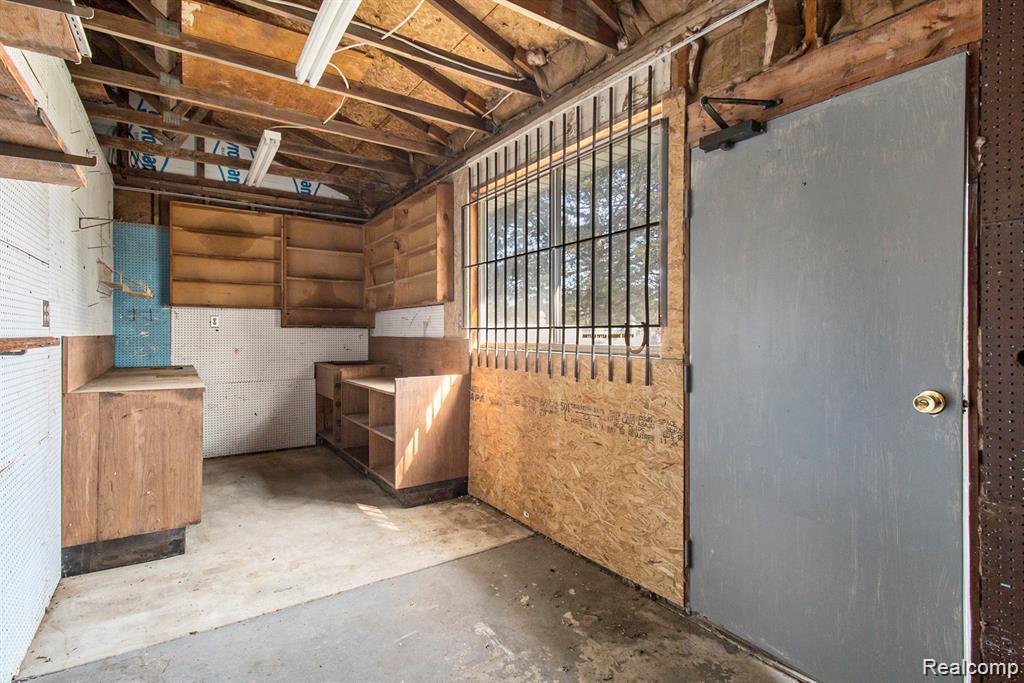 5037 W Court Street, Flint, MI 48532 — Photo 33