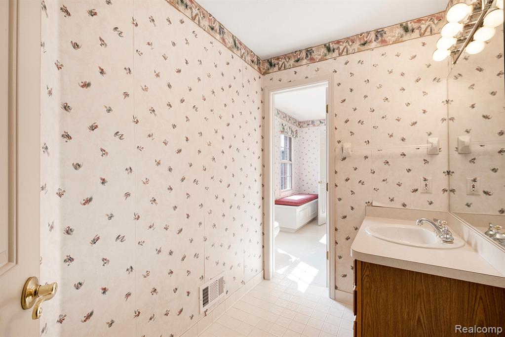 6161 Golfside Court, Grand Blanc, MI 48439 — Photo 16