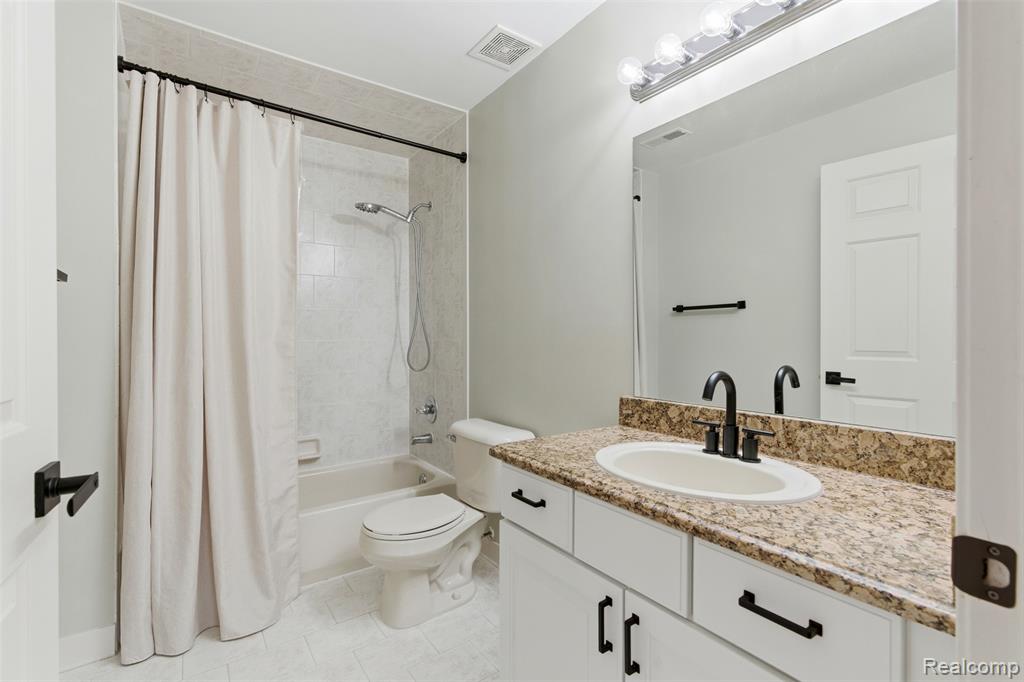 5259 Twin Oaks Drive, Sterling Heights, MI 48314 — Photo 16