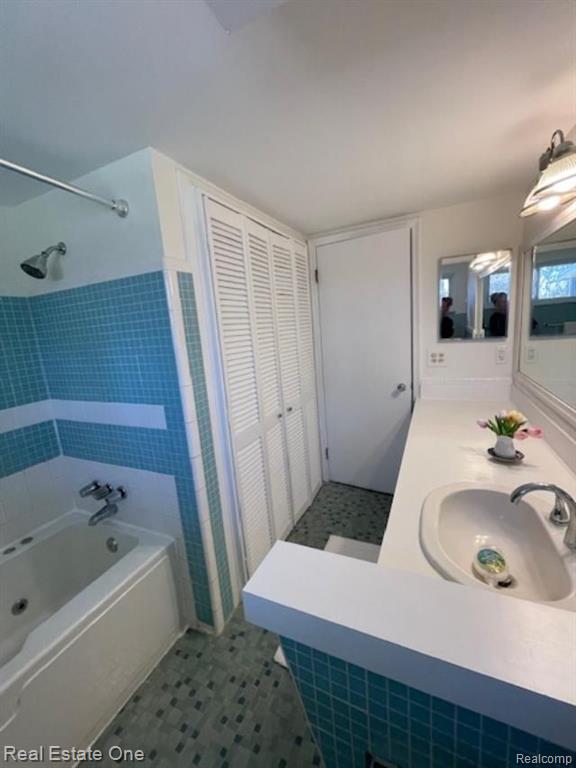 5824 WARBLER Drive, Clarkston, MI — Photo 21