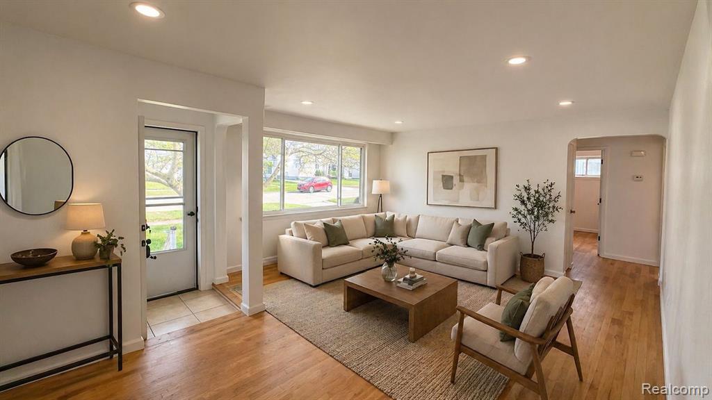 29455 Rosslyn Avenue, Garden City, MI — Photo 3