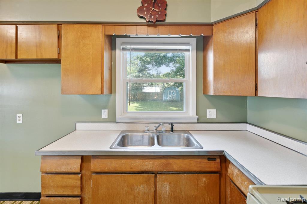 801 JACKSON Street, Eaton Rapids, MI 48827 — Photo 7