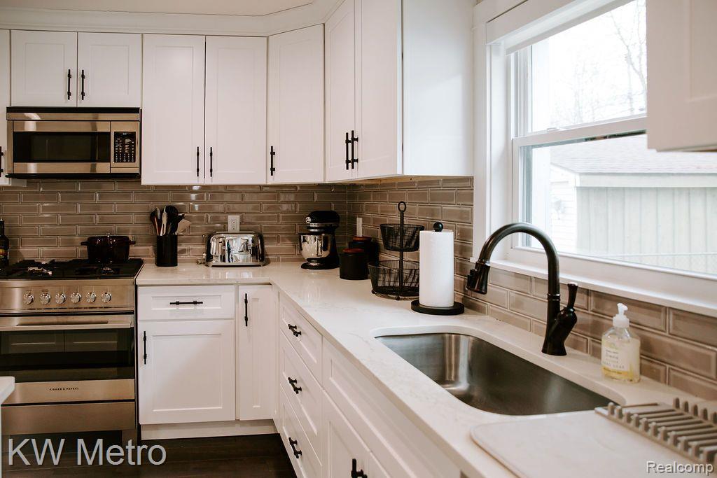 973 ALLEN Drive, Northville, MI 48167 — Photo 11