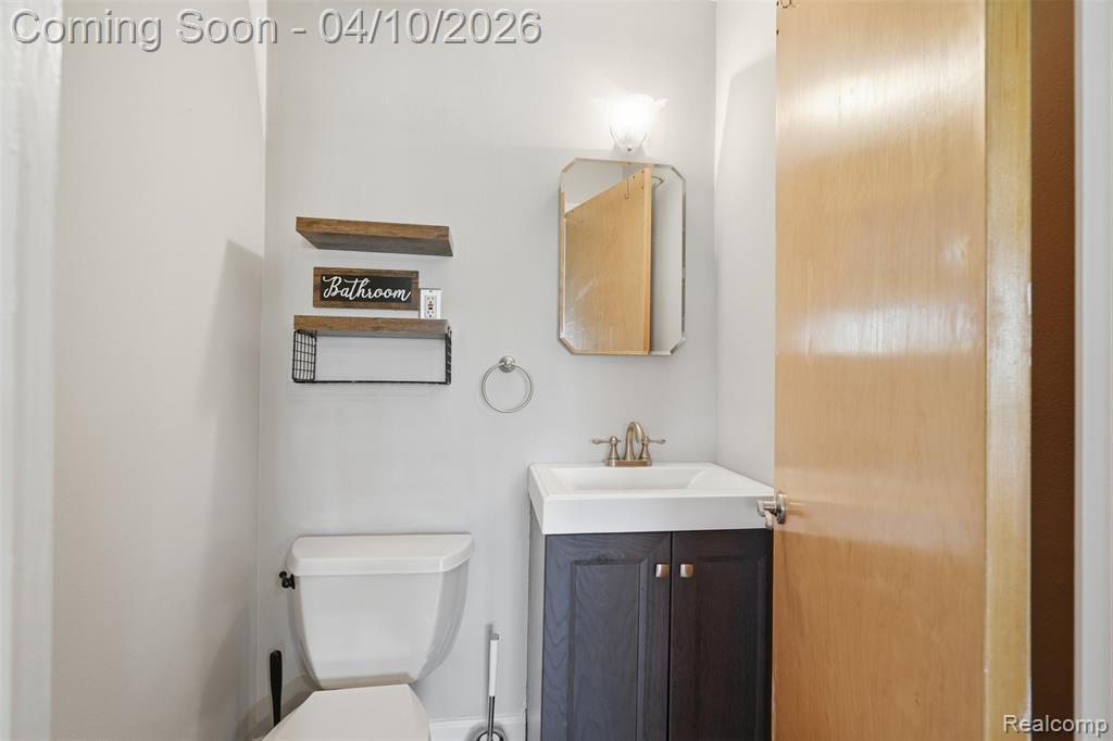 34164 Alta Loma Drive, Farmington, MI 48335 — Photo 16