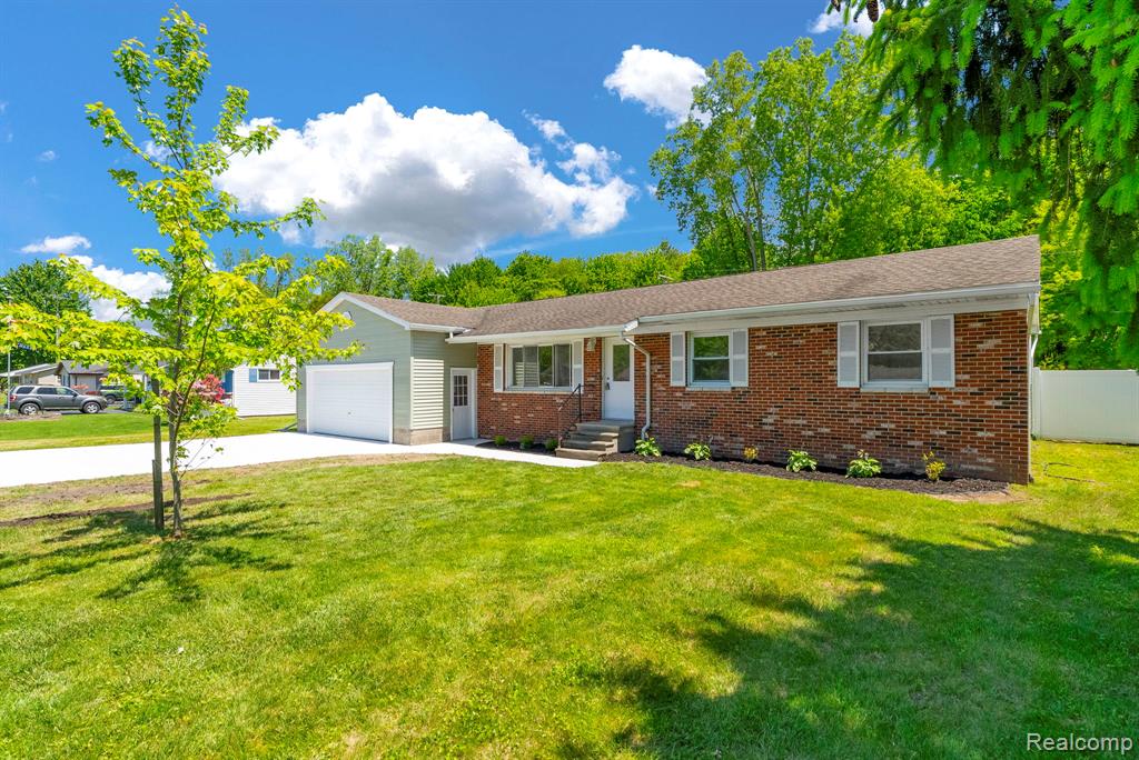 4046 State Road, Fort Gratiot, MI 48059 — Photo 4
