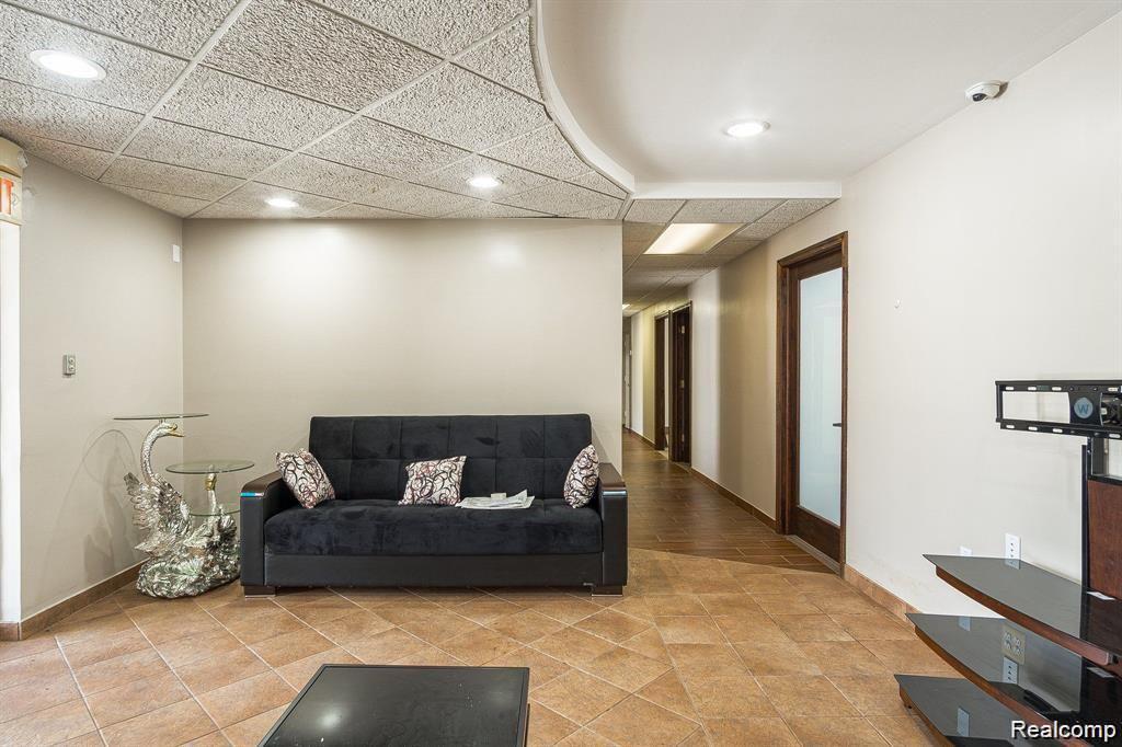 16825 W Warren Avenue, Detroit, MI 48228 — Photo 4