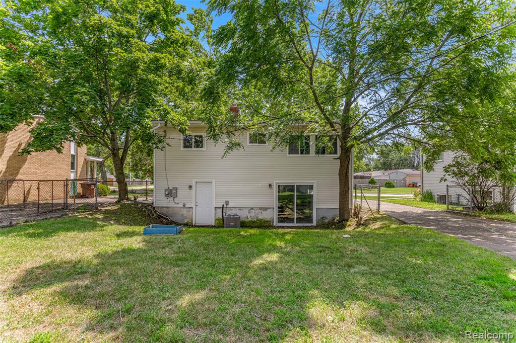 23566 Candace Drive, Rockwood, MI — Photo 27