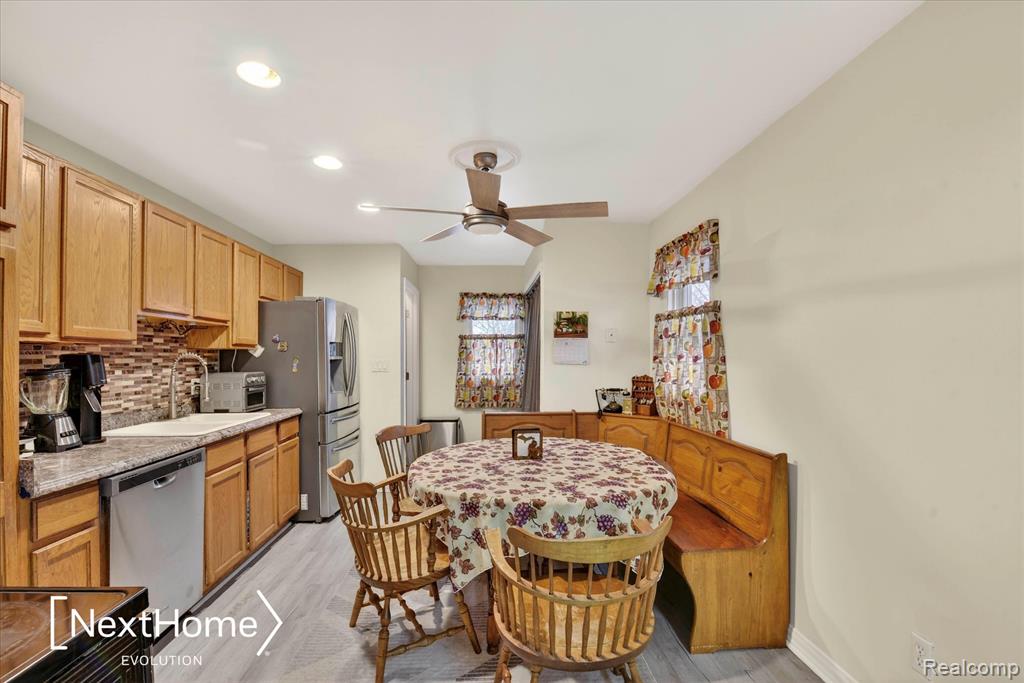 645 Riverbank Street, Wyandotte, MI 48192 — Photo 8