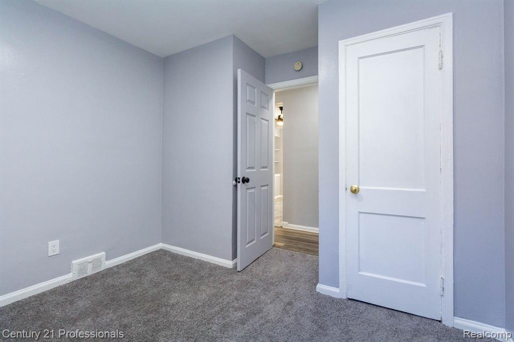 18951 Edinborough Road, Detroit, MI 48219 — Photo 22
