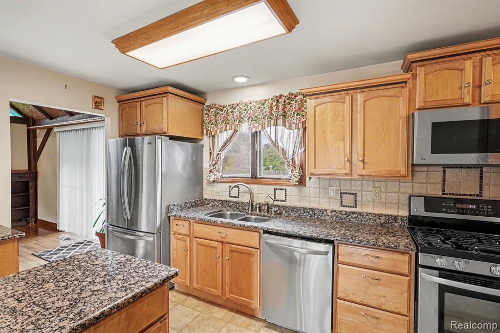 8751 Bath Road, Byron, MI 48418 — Photo 11