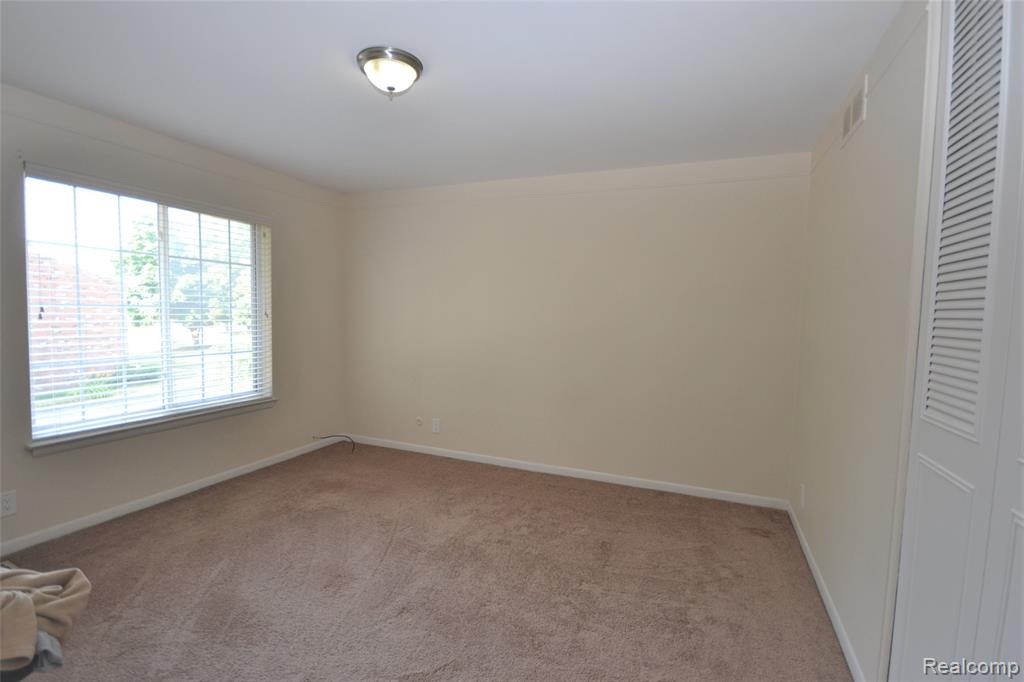 559 Fox Hills Drive N, Bloomfield Hills, MI 48304 — Photo 9