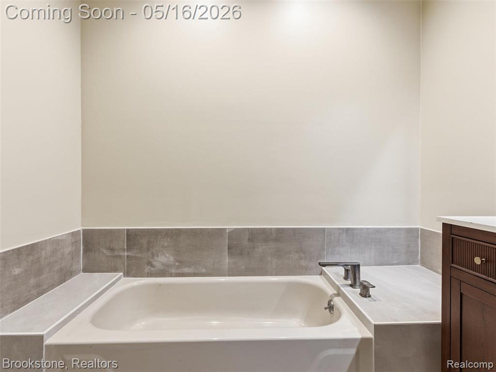 47318 Cider Mill Drive, Novi, MI — Photo 29