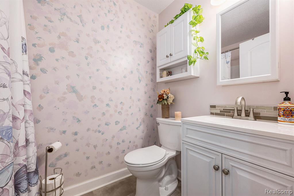 35912 Ann Arbor Trail, Livonia, MI 48150 — Photo 13