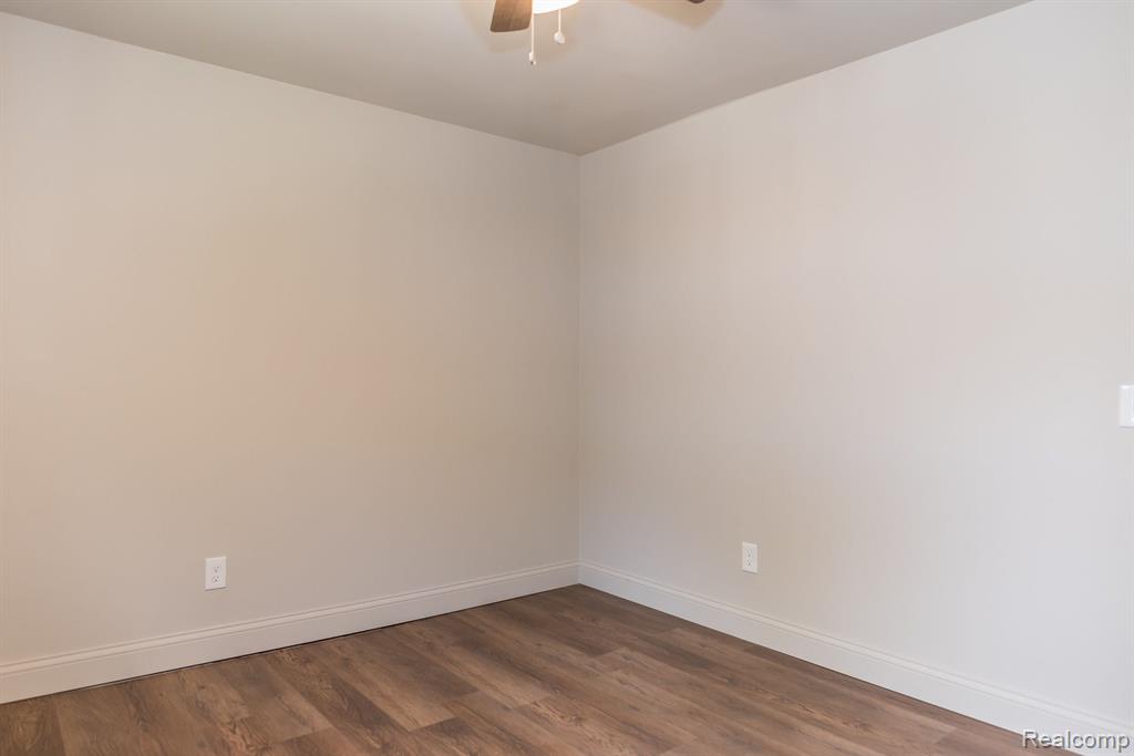 9114 ISLAND Drive, Clay, MI 48001 — Photo 27