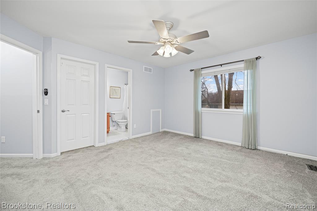 510 Woodland Hills Drive, Walled Lake, MI 48390 — Photo 31