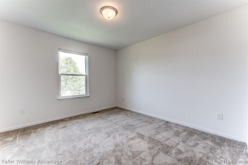 124 Shannon Partin Boulevard, South Lyon, MI 48178 — Photo 36