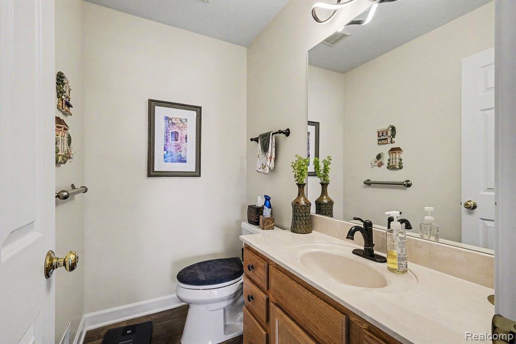 408 N Outlook Court, Perry, MI 48872 — Photo 21