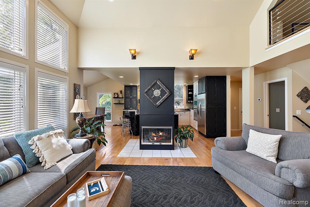 733 LONGFORD Drive, Rochester Hills, MI 48309 — Photo 16