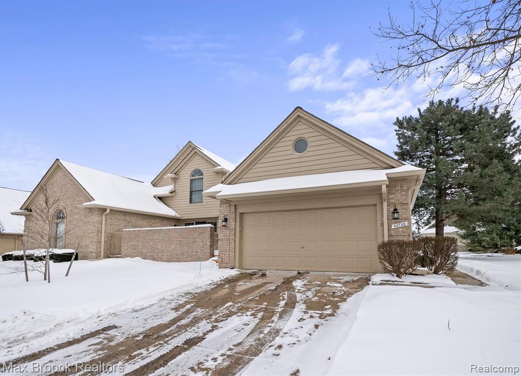 42738 Matthew Drive, 47, Sterling Heights, MI 48313 — Photo 2