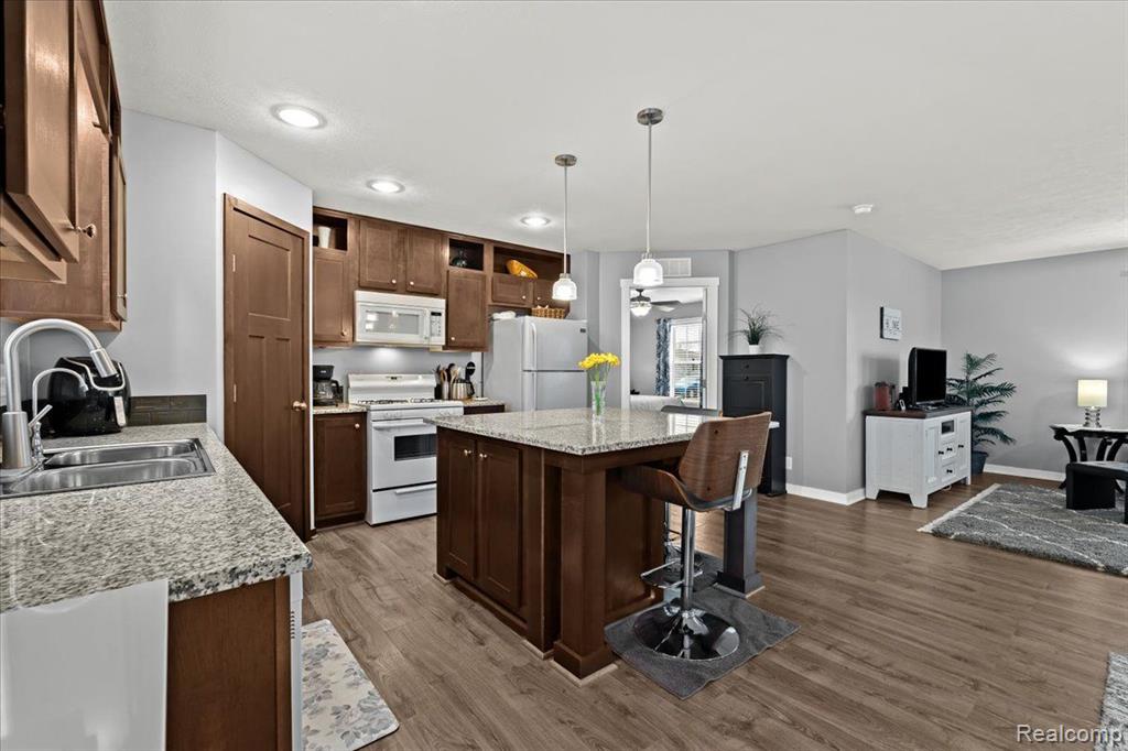 11209 SPRING ARBOR, South Lyon, MI 48178 — Photo 10