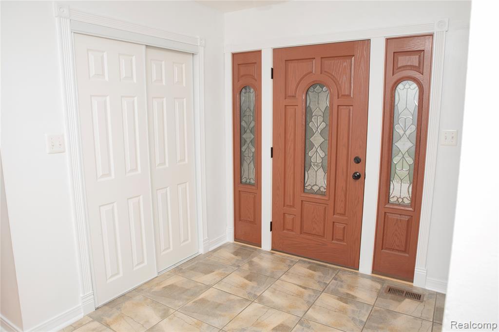 21664 Hall Road, Woodhaven, MI 48183 — Photo 18