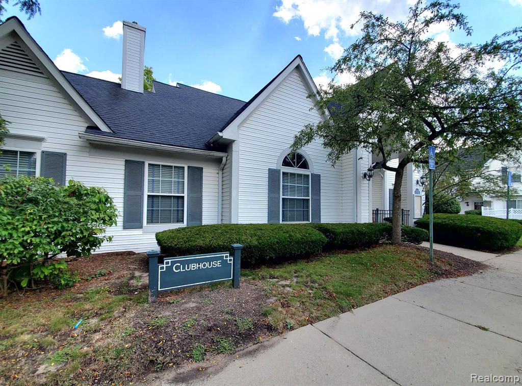 30346 NANTUCKET Drive, Farmington Hills, MI 48336 — Photo 21