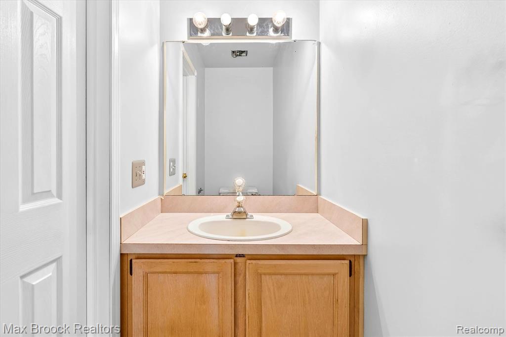 5001 Sylvanview Drive, Clarkston, MI 48348 — Photo 40