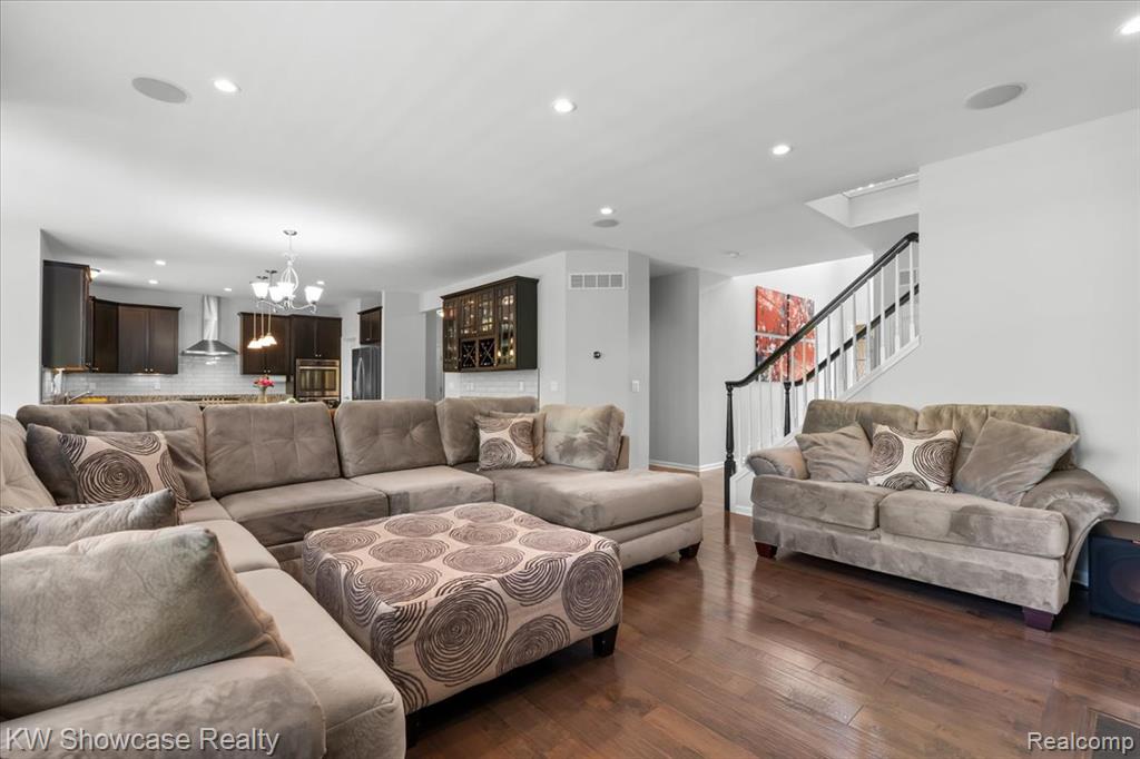41775 Steinbeck Glen, Novi, MI 48377 — Photo 9
