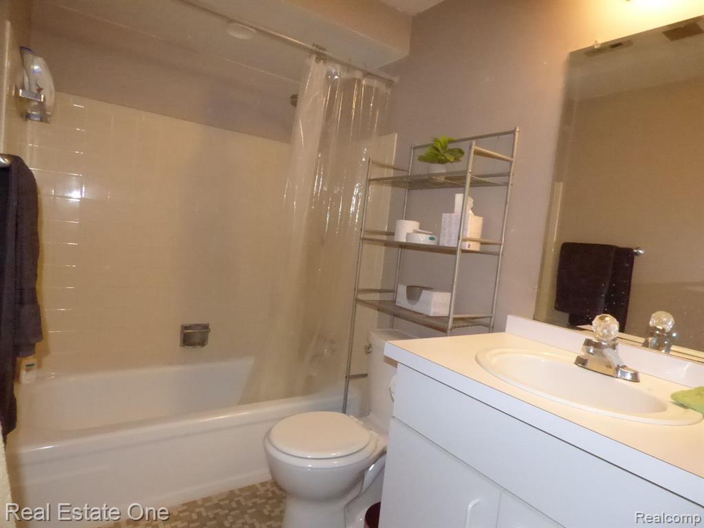 108 Princeton Drive, South Lyon, MI 48178 — Photo 12