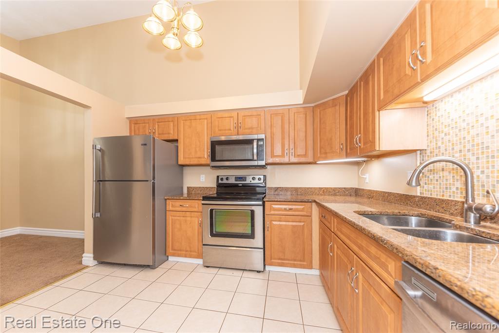 61186 Greenwood Drive, 36, South Lyon, MI 48178 — Photo 9