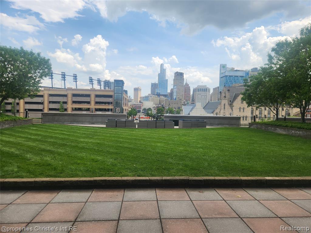 66 WINDER Street, Detroit, MI 48201 — Photo 17