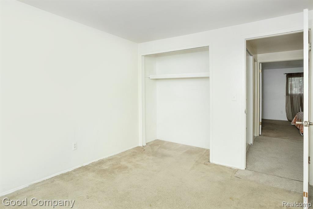 28562 REGENT Court S, Southfield, MI 48076 — Photo 20