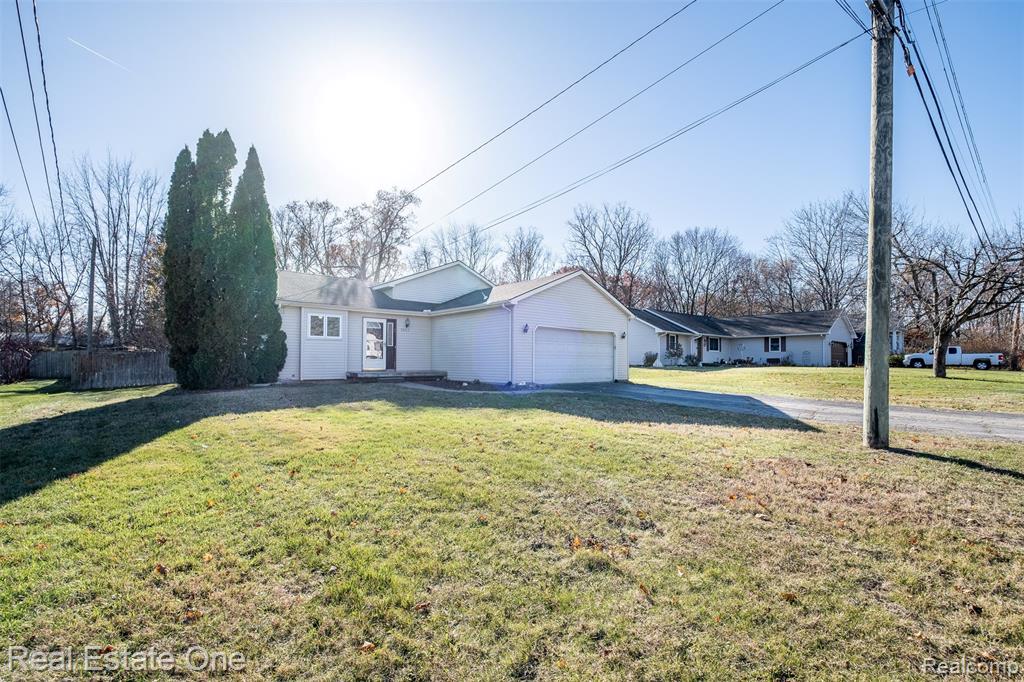 7053 Pershing, Waterford, MI 48327 — Photo 3