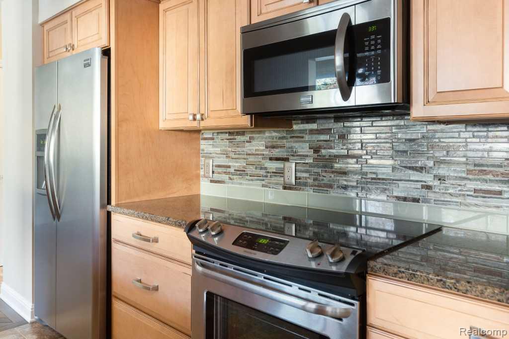 50234 Helfer Boulevard, Wixom, MI 48393 — Photo 7