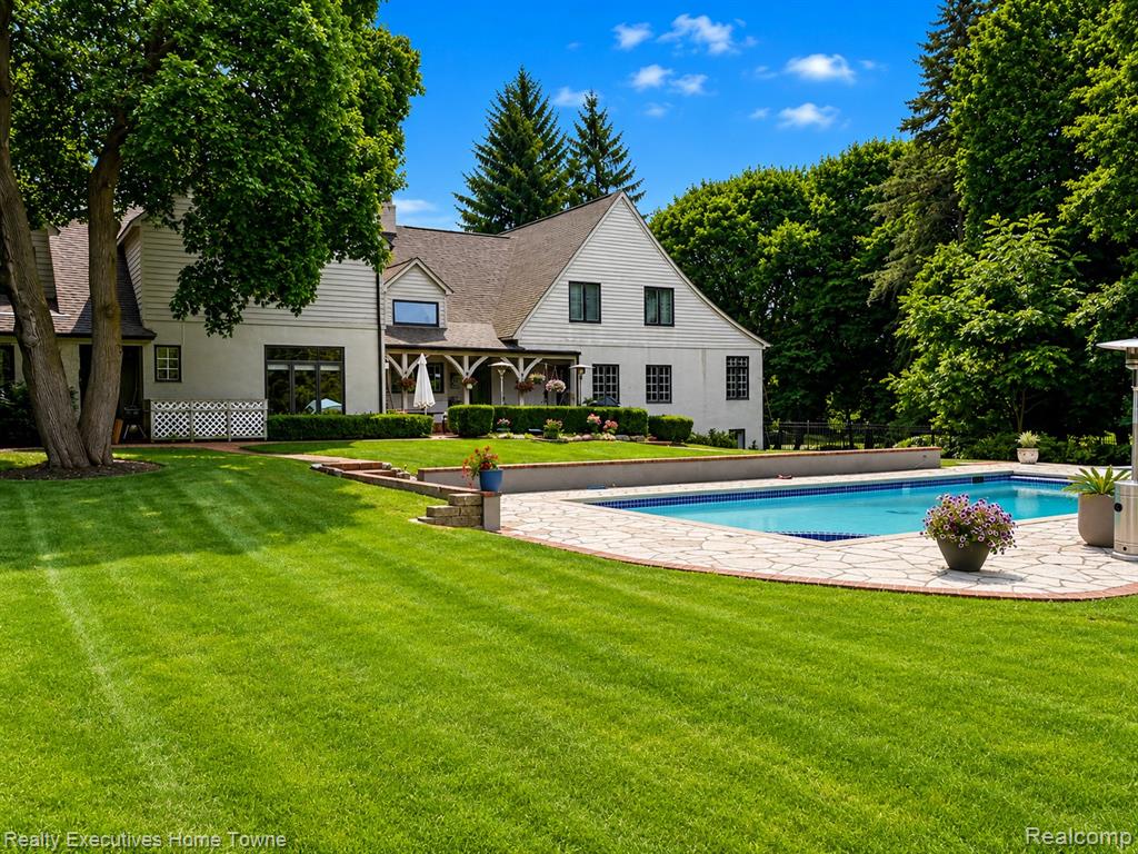 1395 Country Club Road, Bloomfield Hills, MI 48304 — Photo 5