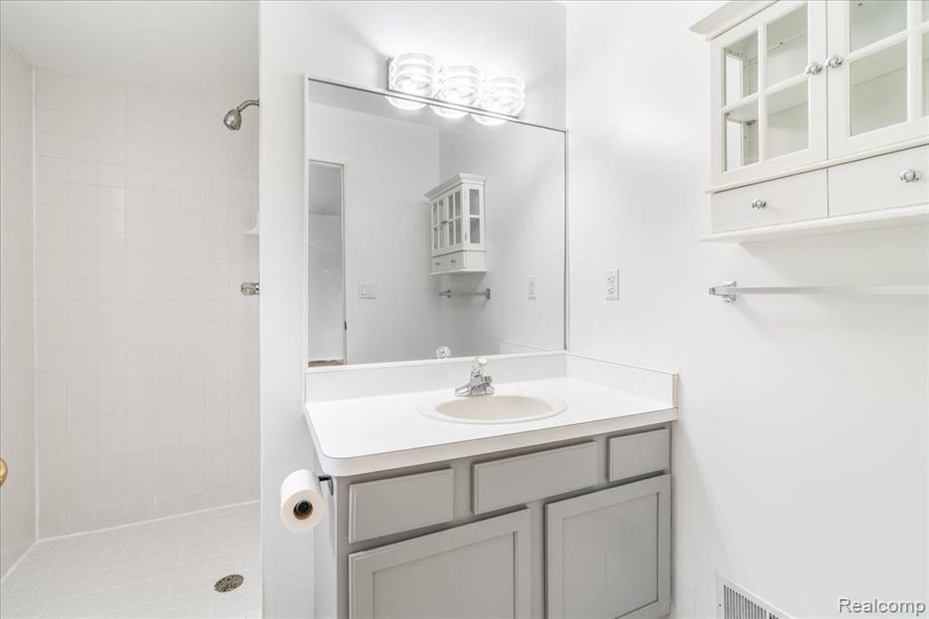 7205 Kempa Street, Romulus, MI 48174 — Photo 31