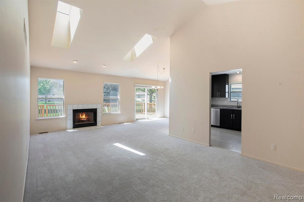 413 MULBERRY Drive, Commerce Twp, MI 48390 — Photo 4