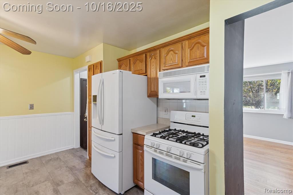 6439 Huntleigh Street, Garden City, MI — Photo 16